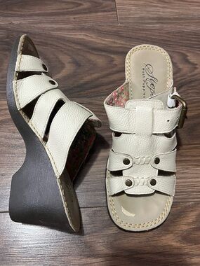 Hush Puppies Cream Leather Wedge Mules
